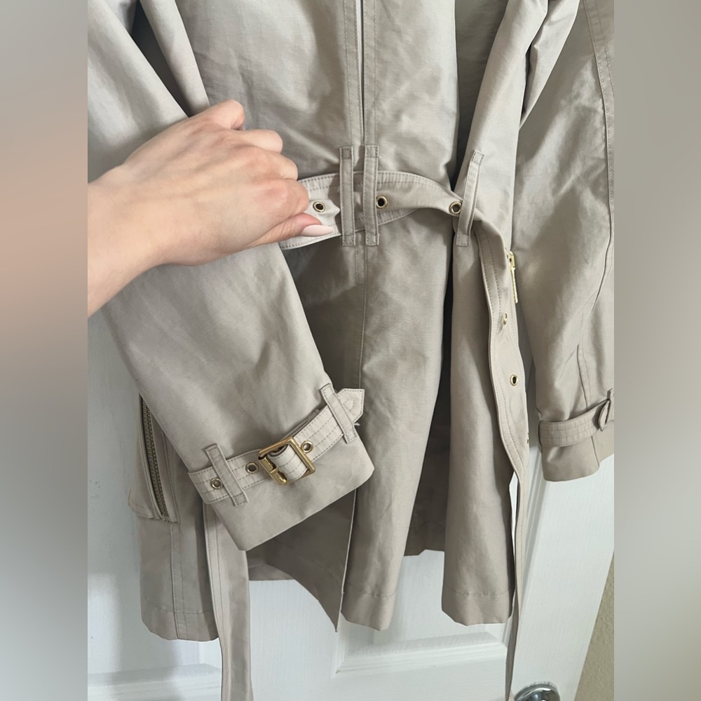 Burberry Harbourne Trench Coat - Picture 6 of 10